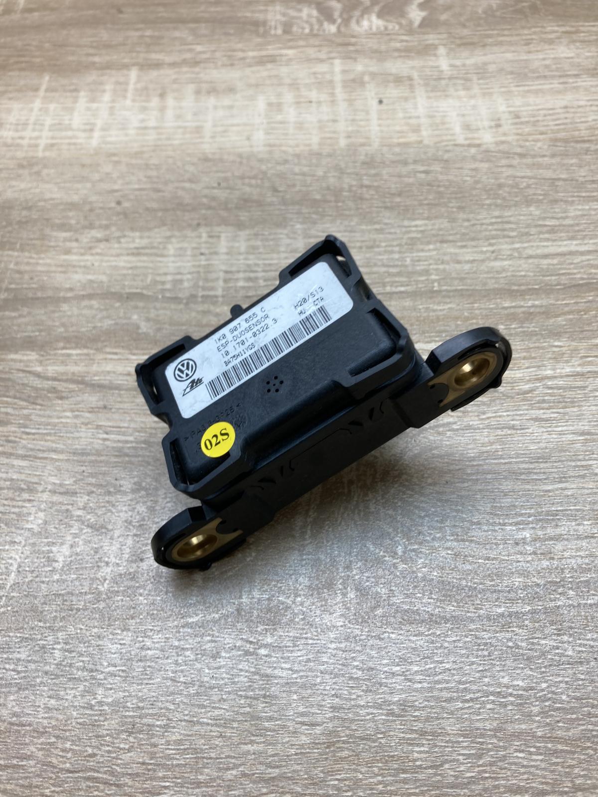 1K0907655C 101701 03223  ESP acceleration yaw rate sensor Volkswagen Golf III