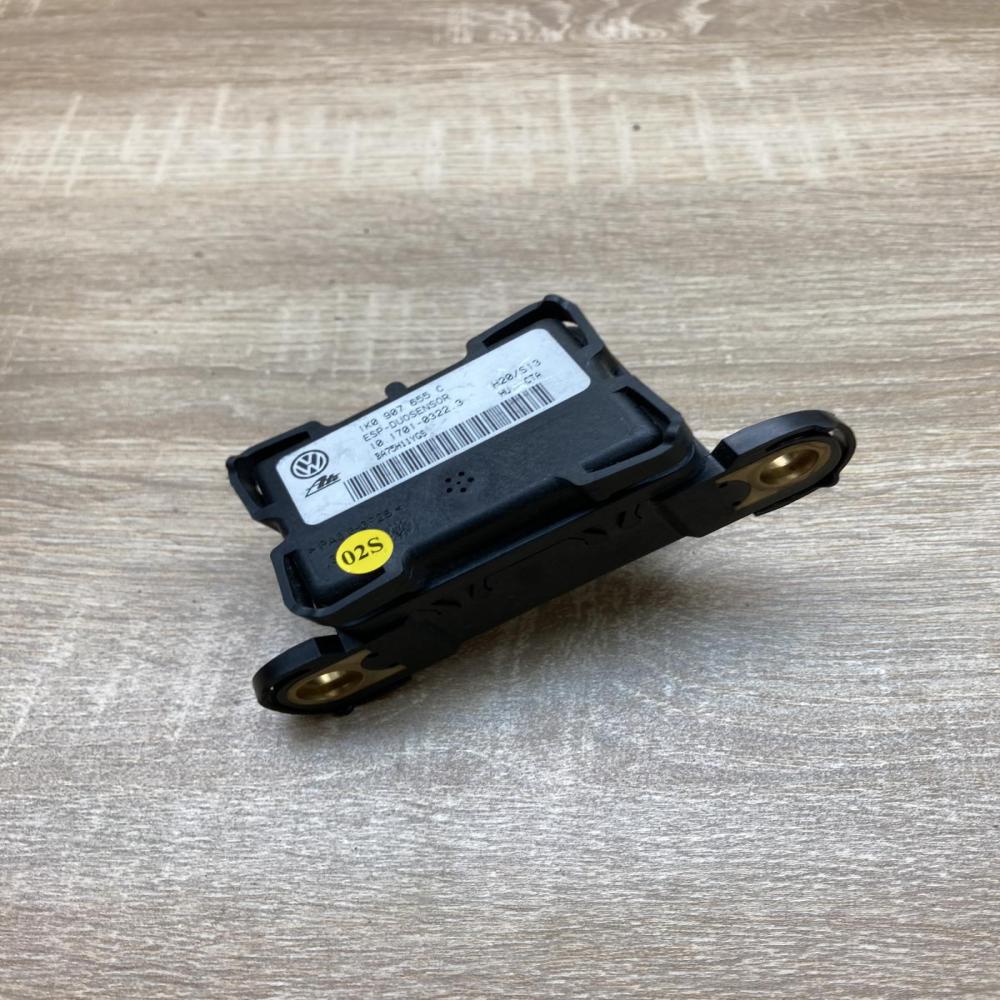 1K0907655C 101701 03223  ESP acceleration yaw rate sensor Volkswagen Golf III