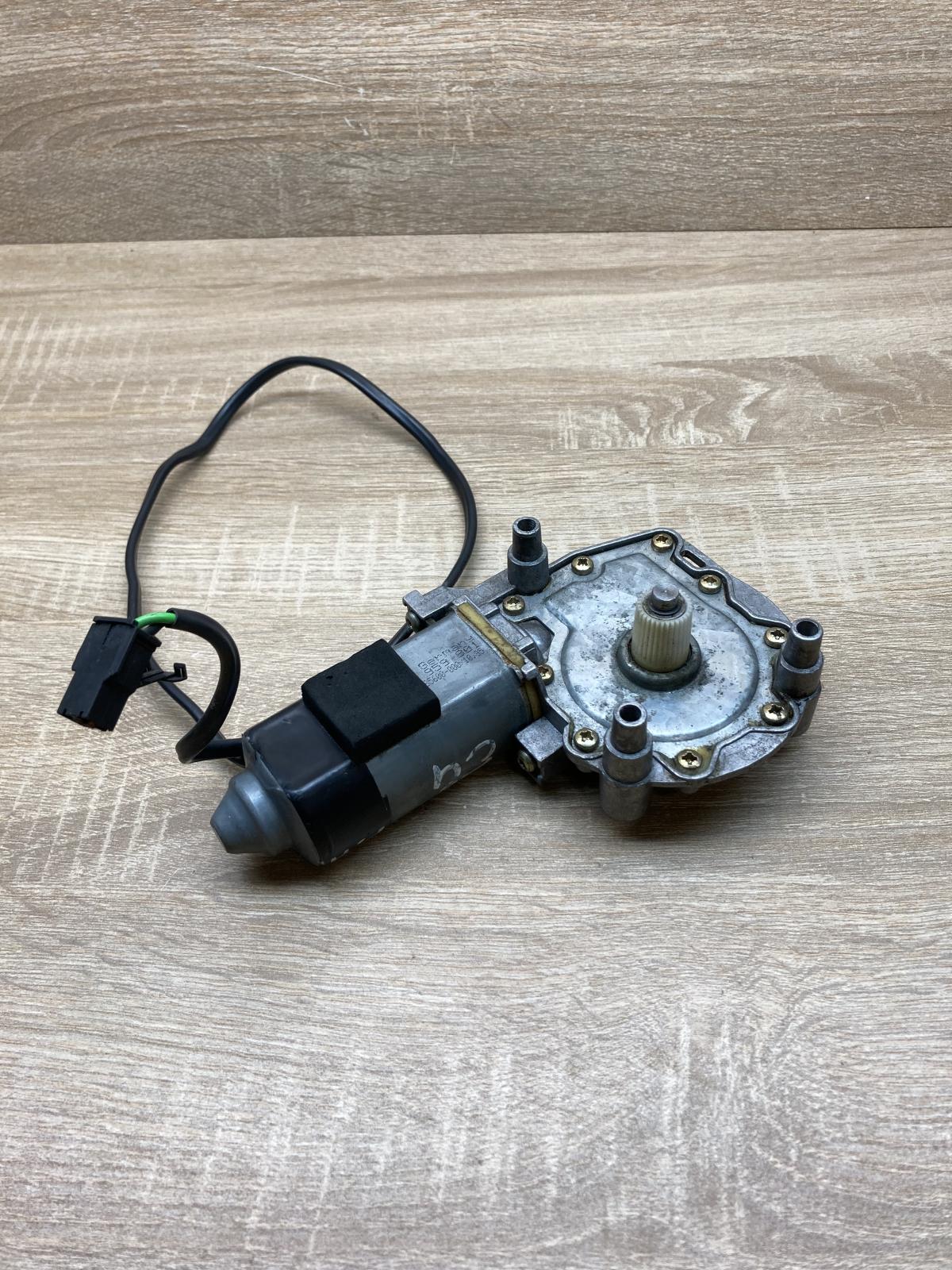 4D0959802   Front door window regulator motor Audi A6 S6 C4 4A