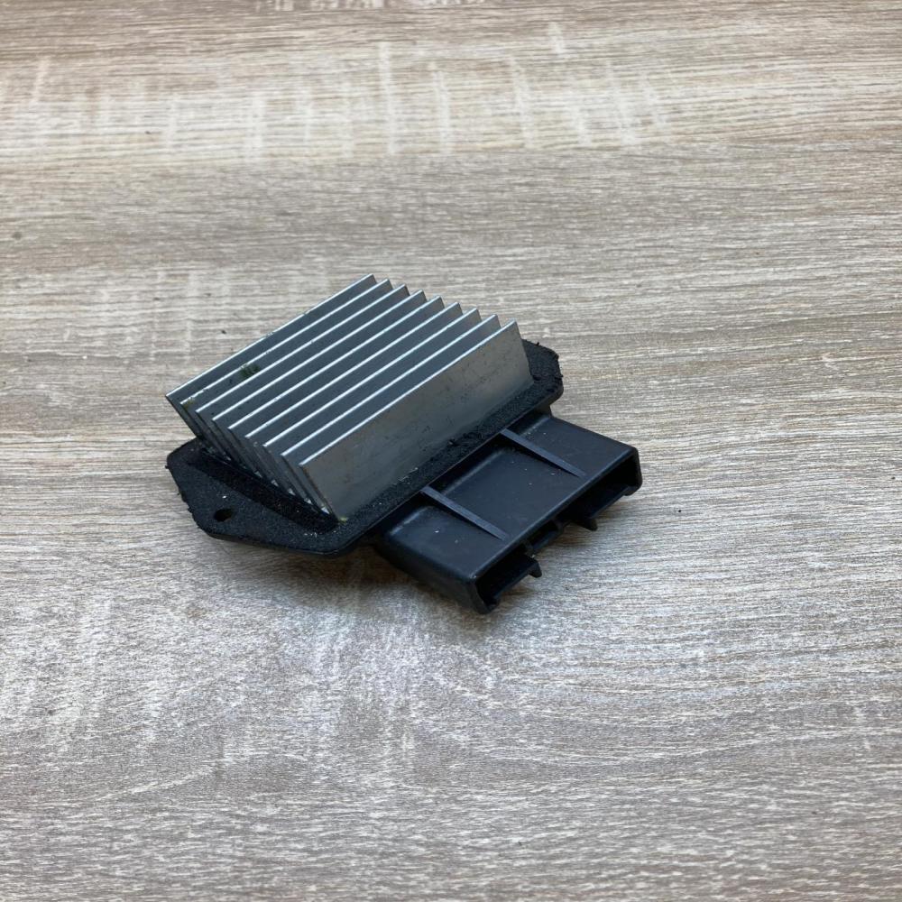 499300 2121   Heater blower motor/fan resistor Toyota Avensis T250