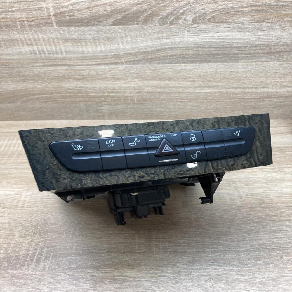 A2116800552   Hazard light switch Mercedes-Benz CLS C219
