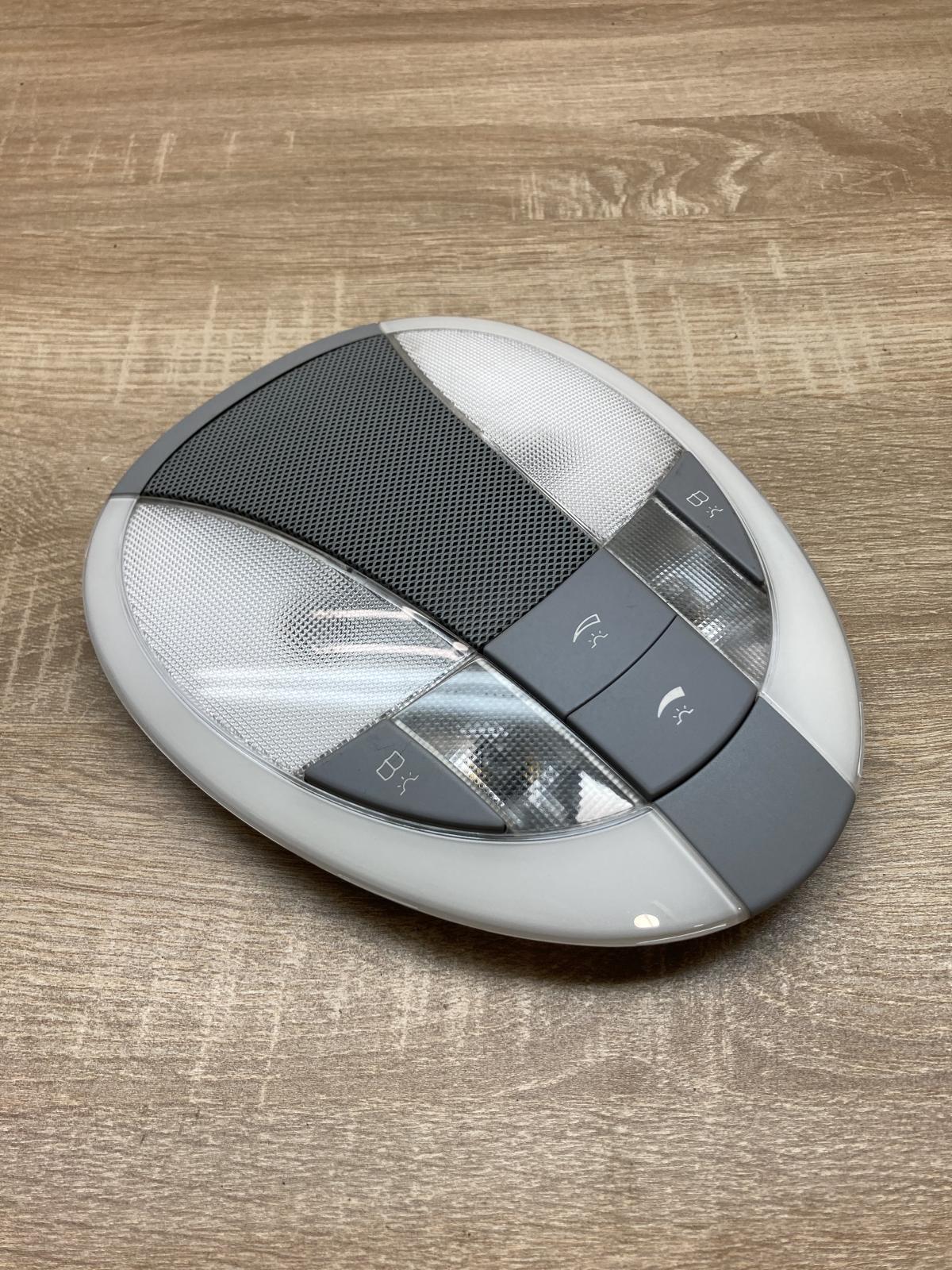 A2118202001 2JM008257  Front seat light Mercedes-Benz E W211