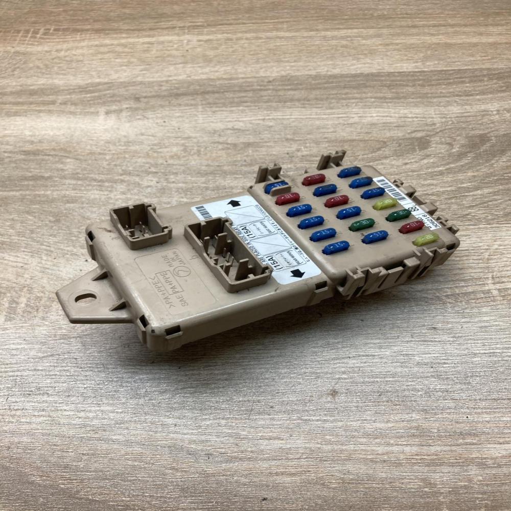 306218 LB100602B  Fuse module Subaru Forester SG