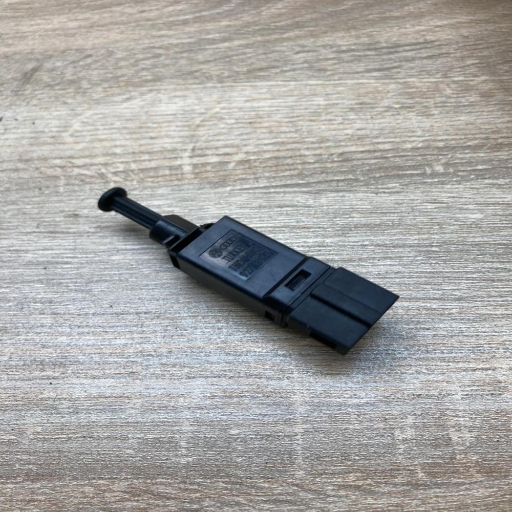 1H0927189D   Brake pedal sensor switch Volkswagen Transporter - Caravelle T4