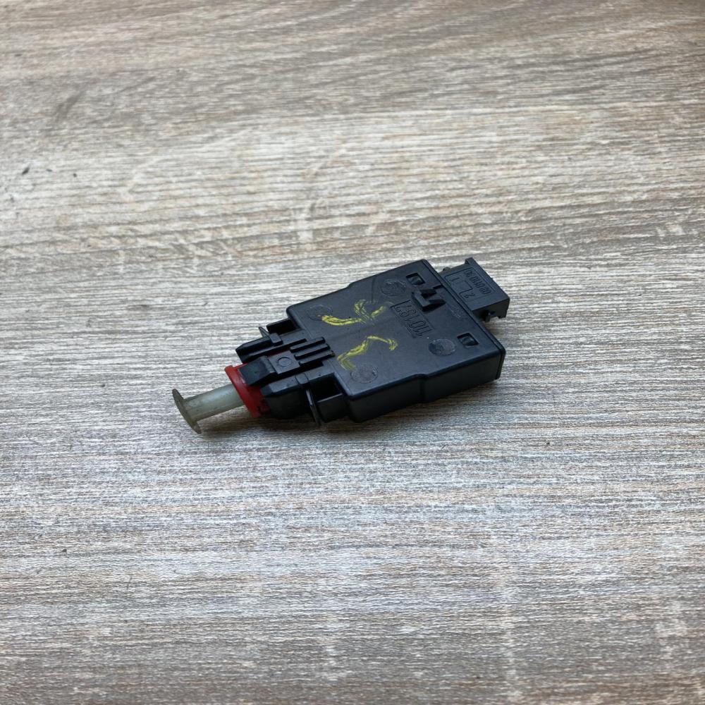 8360420 110187  Brake pedal sensor switch BMW 3 E36