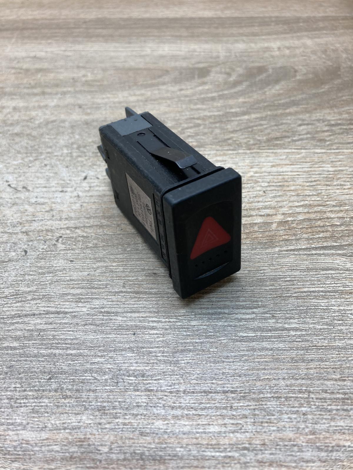 3B0953235B   Hazard light switch Volkswagen PASSAT B5