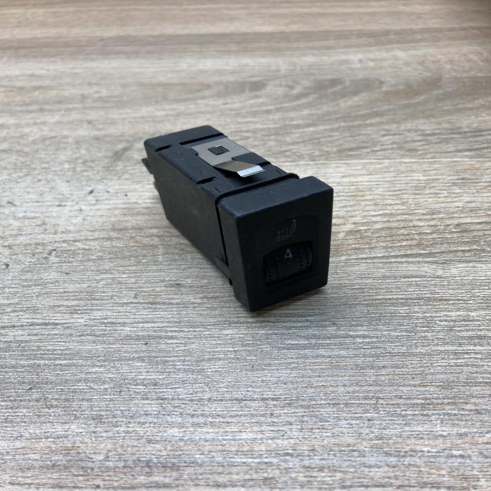 3B0963564C   Seat heating switch Volkswagen PASSAT B5.5