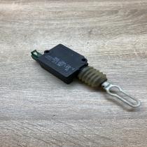 4B9962115   Fuel tank cap lock motor Audi A6 S6 C5 4B