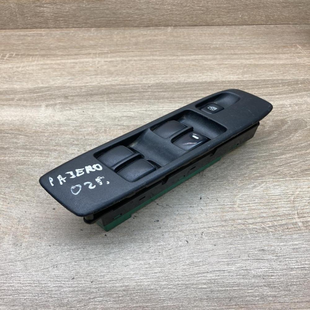 MR551244 C8D D255M  Electric window control switch Mitsubishi Pajero