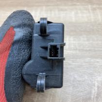 30270 30840 040125  Air flap motor/actuator Nissan Primera
