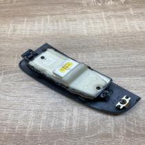 84820 05110 37171A263B05  Electric window control switch Toyota Avensis T250