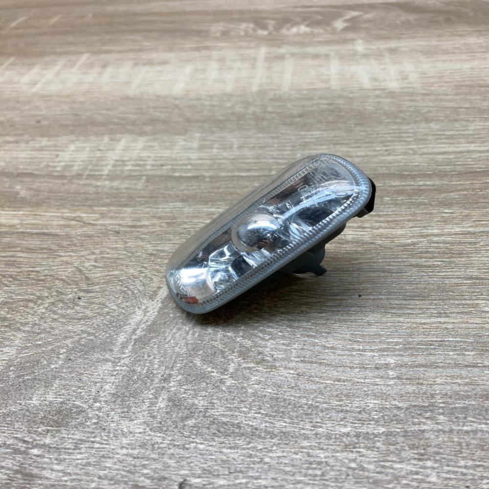 8E0949127   Front fender indicator light Audi A6 S6 C5 4B