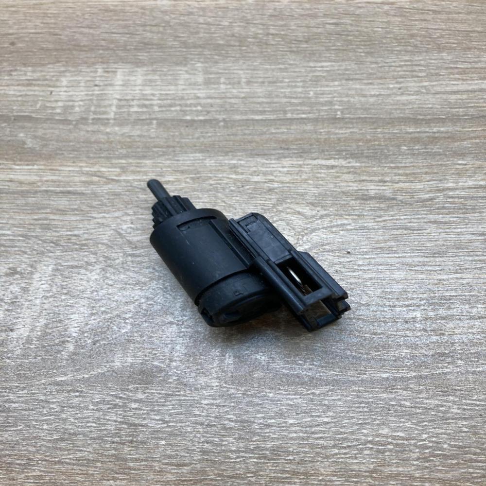 1J0945511D   Brake pedal sensor switch Audi A3 S3 8L