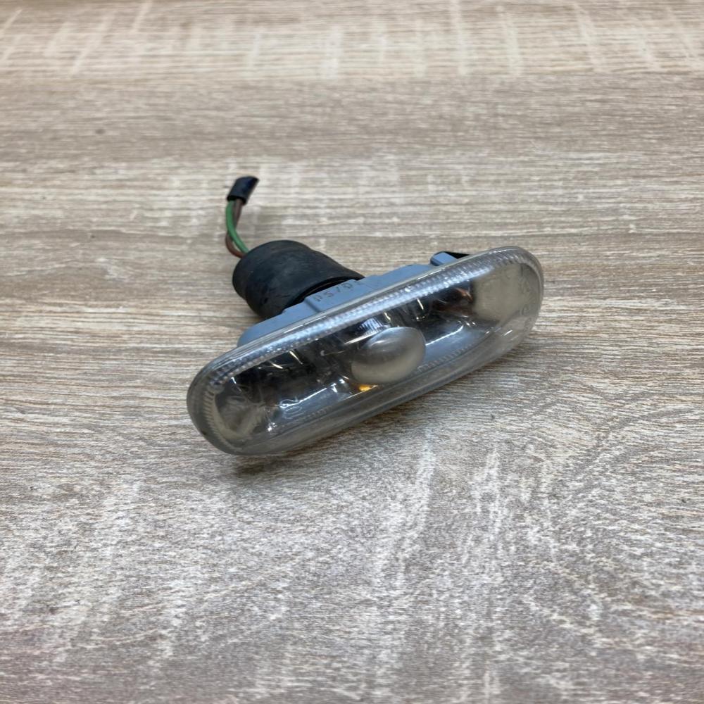 8E0949127   Front fender indicator light Audi A6 S6 C5 4B