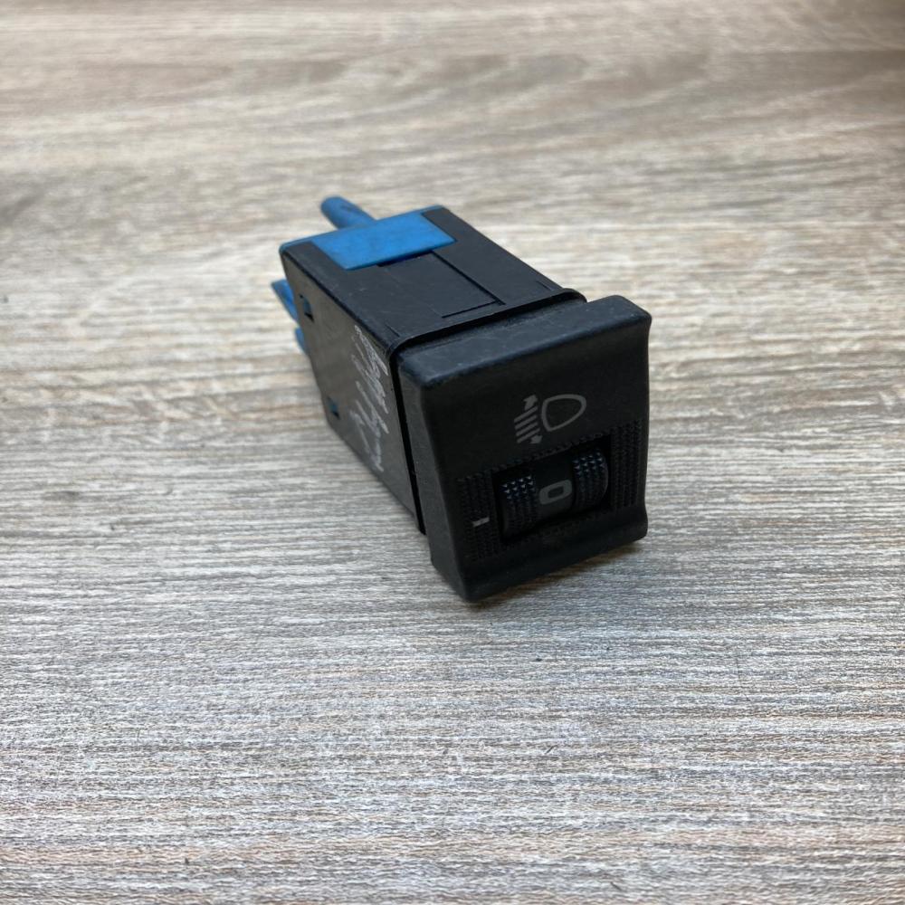 4A0941301   Headlight level height control switch Audi 100 S4 C4