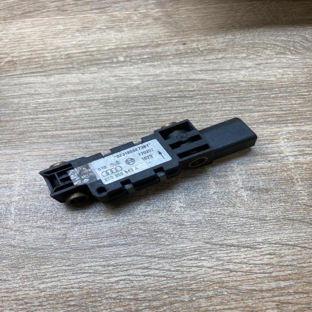 8E0959643A   Airbag deployment crash/impact sensor Audi A4 S4 B6 8E 8H