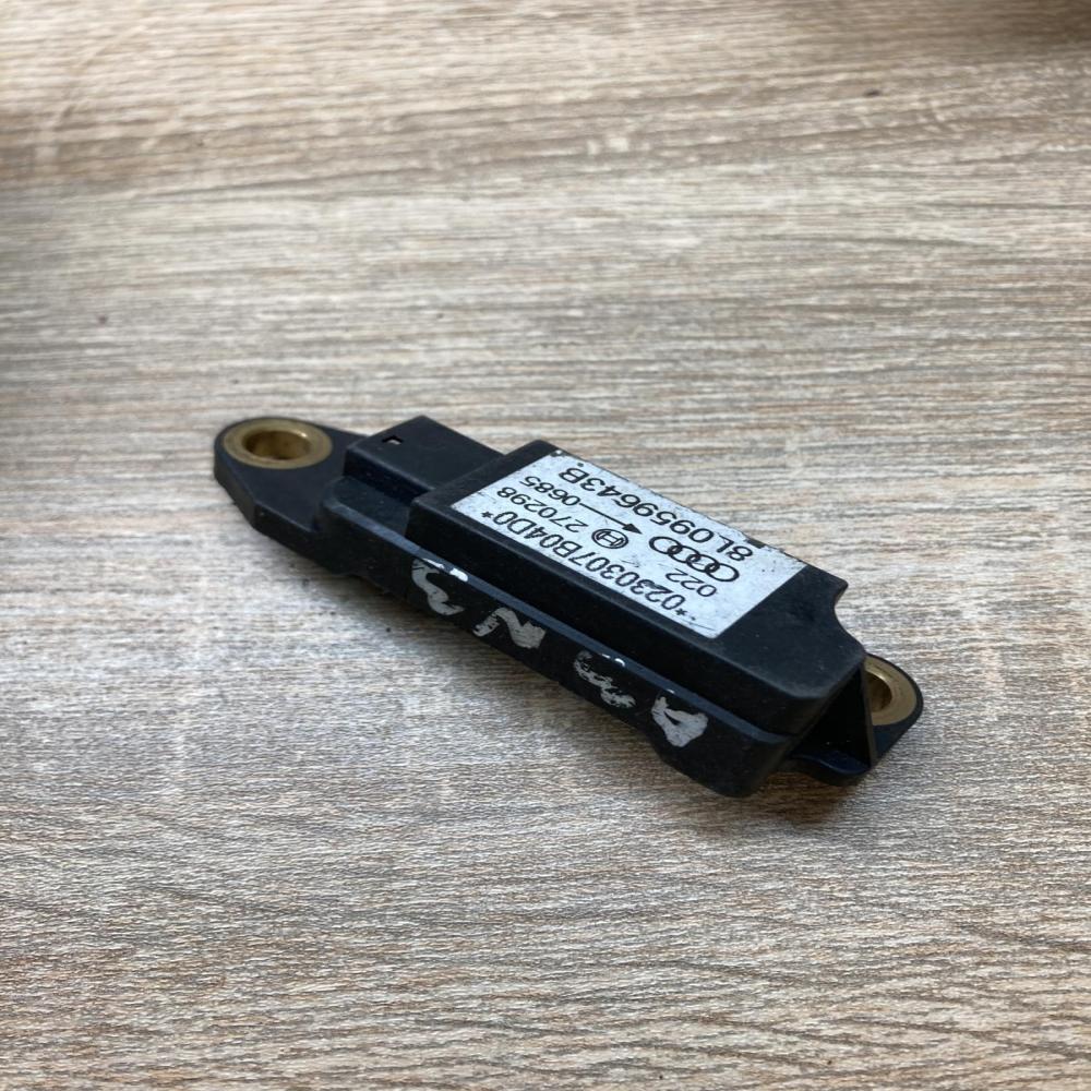 8L0959643B   Airbag deployment crash/impact sensor Audi A3 S3 8L
