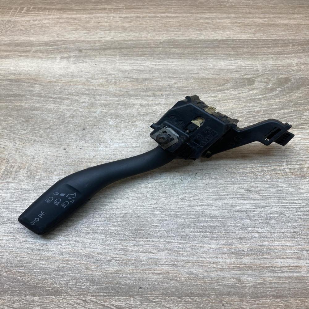 8P0953513E   Indicator stalk Audi A3 S3 8P