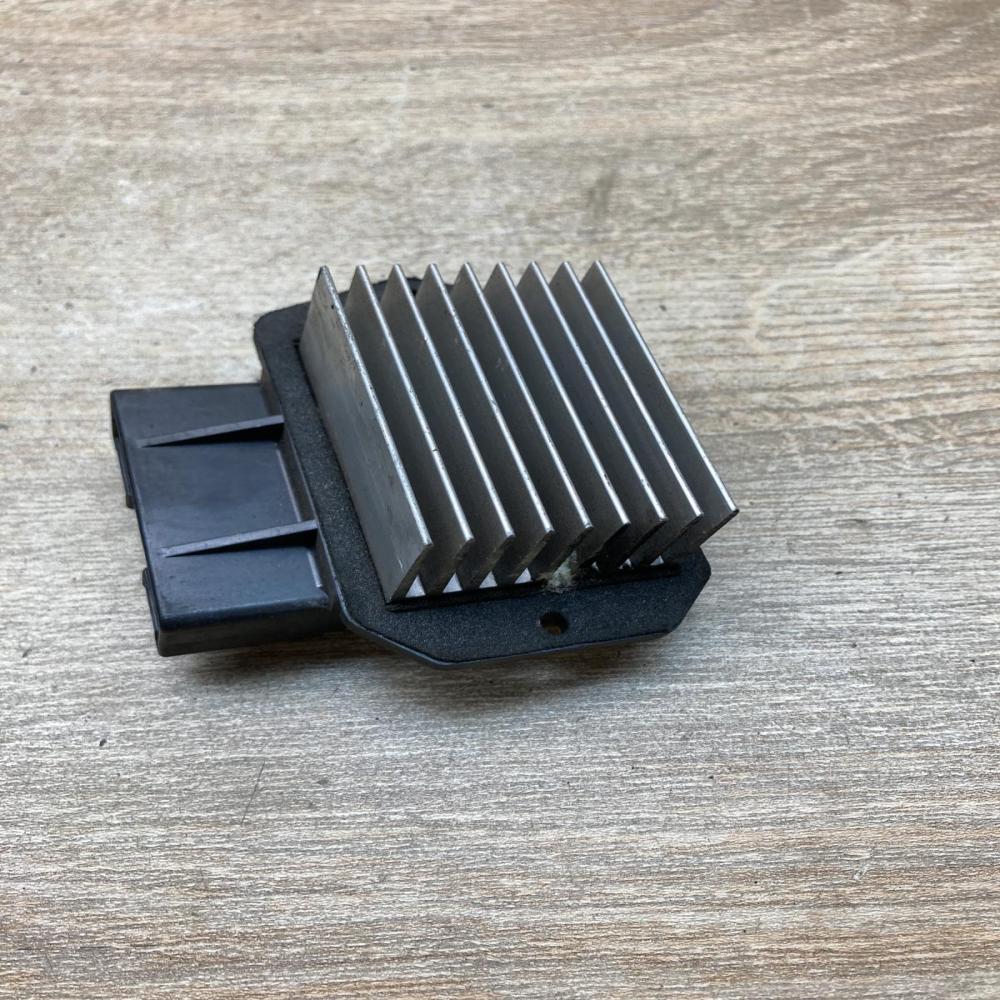 499300 2121   Heater blower motor/fan resistor Toyota Avensis T250