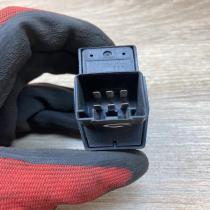 9476697   Electric window control switch Volvo S80
