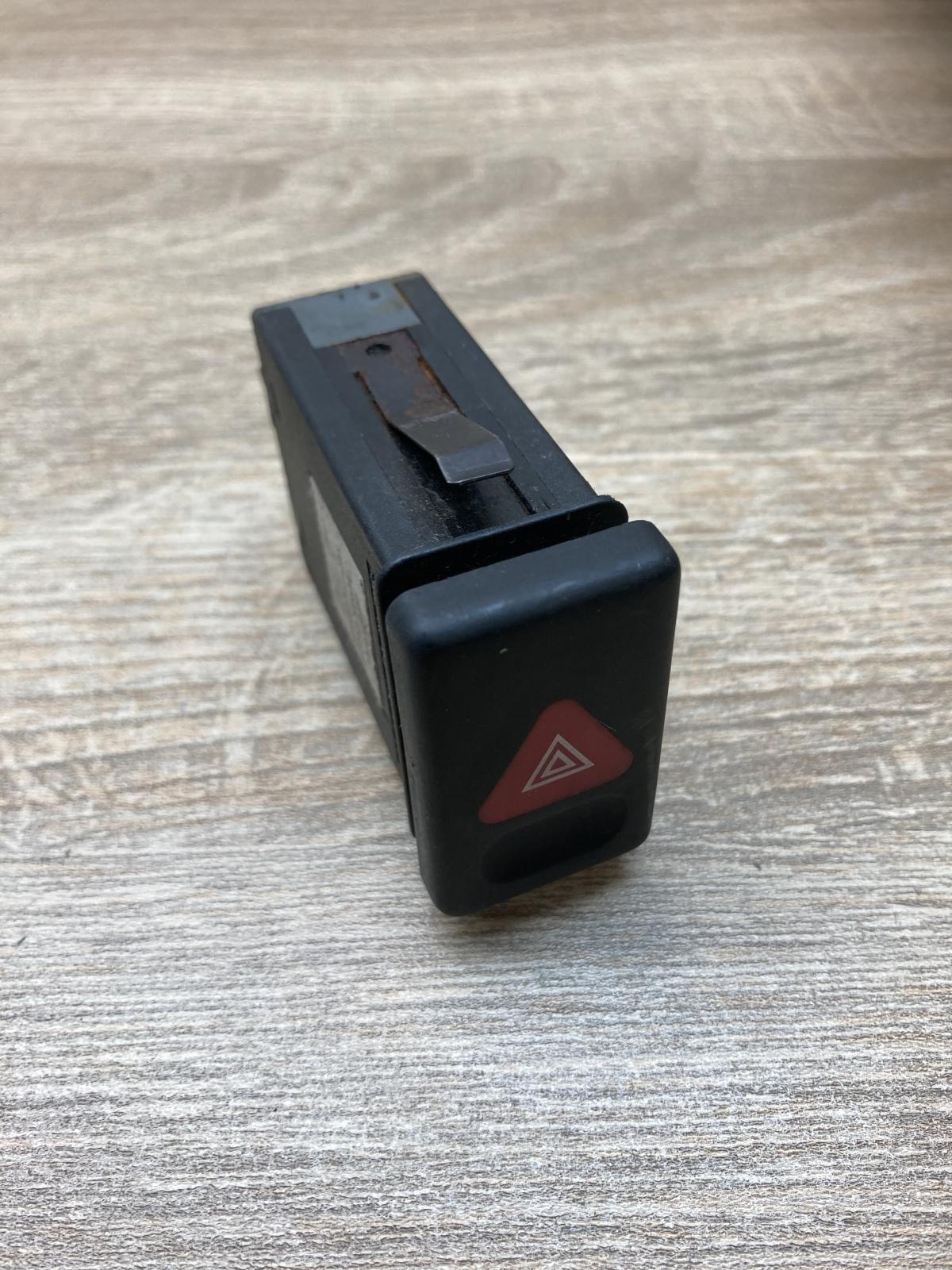 7M5953235A   Hazard light switch Volkswagen Sharan