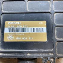 1H0907311 0261200701  Engine control unit/module ECU Volkswagen Golf III