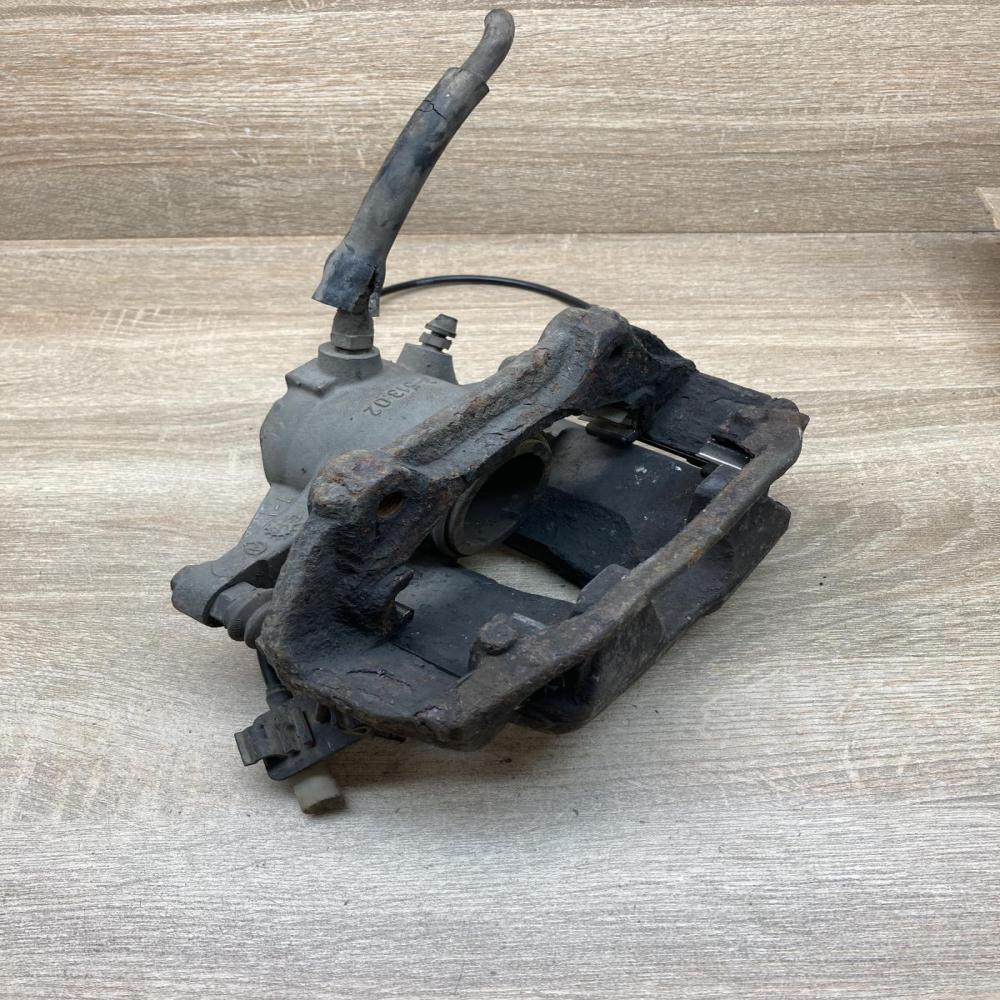 706028295LI A2115409508  Front brake caliper Mercedes-Benz E W211