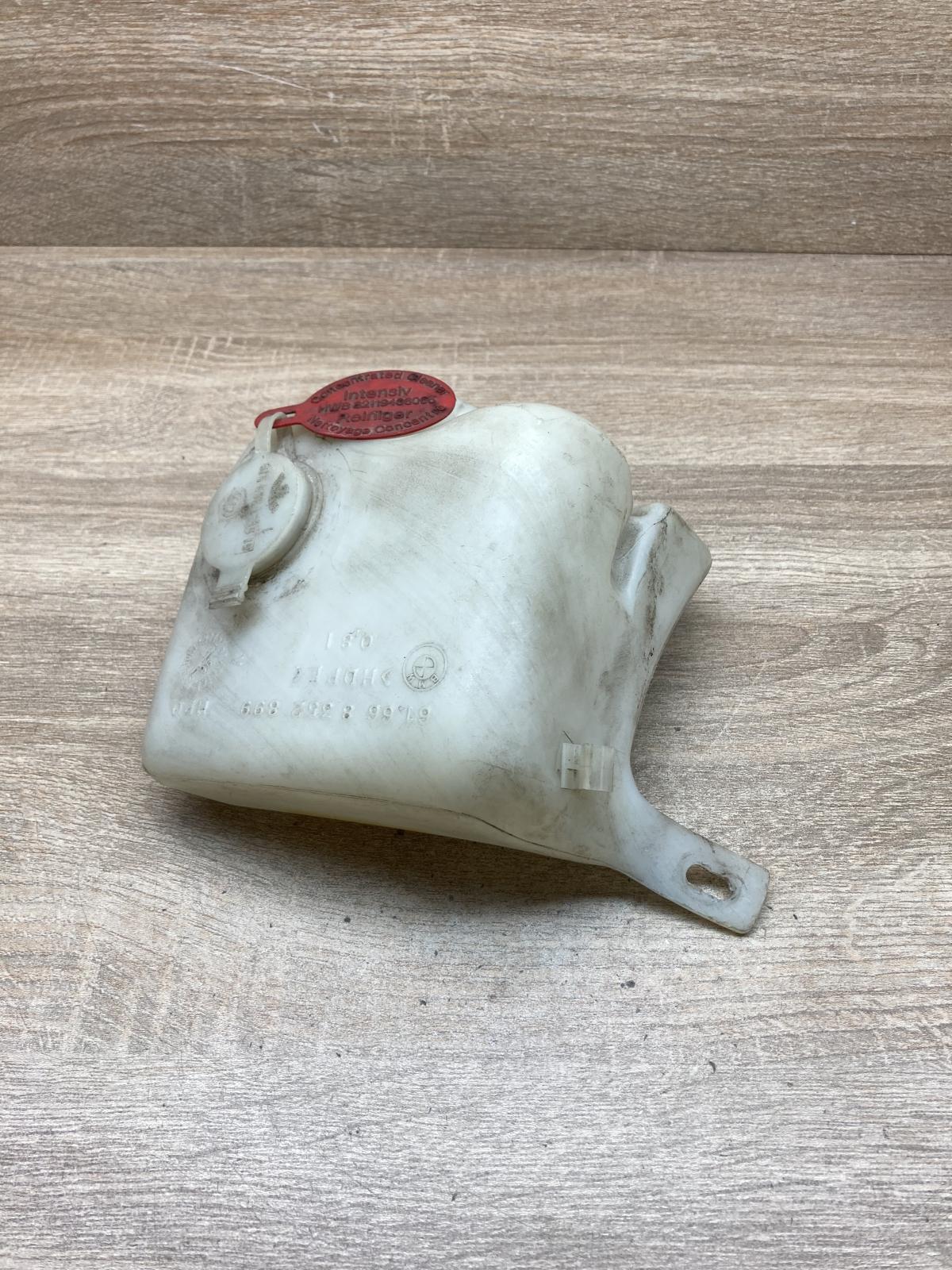 8352899   Windshield washer fluid reservoir/tank BMW 7 E38