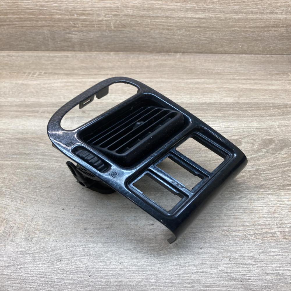 55686 05030   Dashboard side air vent grill/cover trim Toyota Avensis T220