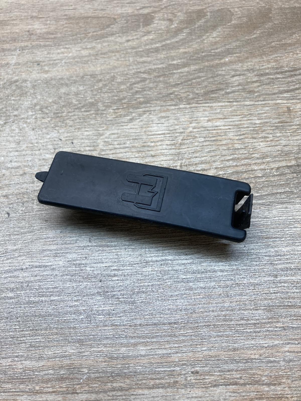 9637466280   Fuse box cover Citroen C5