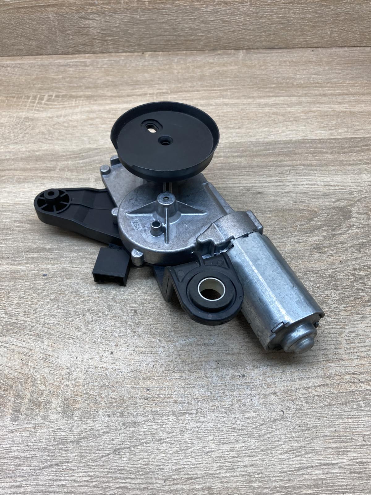 7213233 0390201213  Rear window wiper motor BMW 5 F10 F11