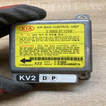 0K553677F0B G13009  Airbag control unit/module KIA Carnival
