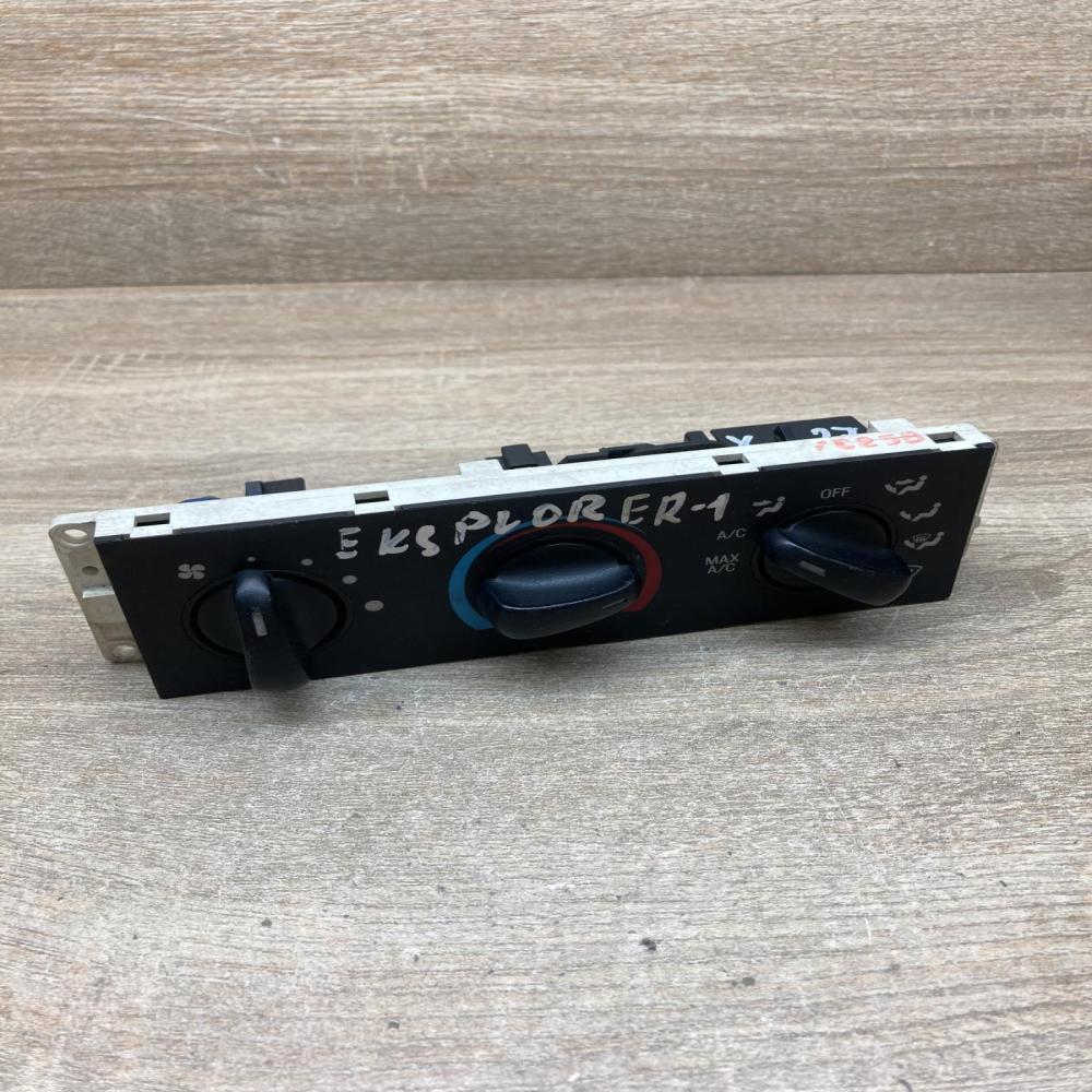 F57H 19C733 AB   Climate control unit Ford Explorer