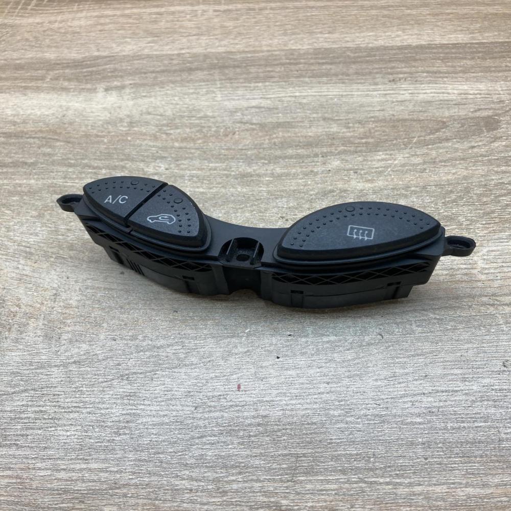 98AG19A945BG   Windscreen/window heater switch Ford Focus