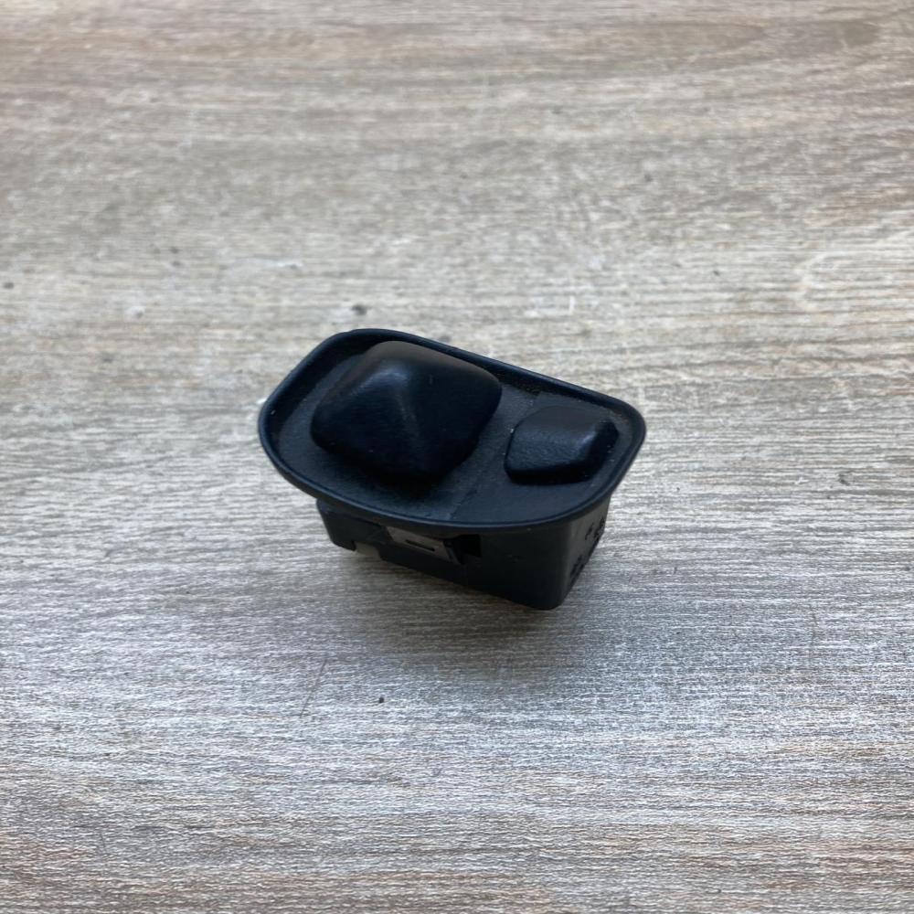 1380148   Wing mirror switch BMW 5 E34
