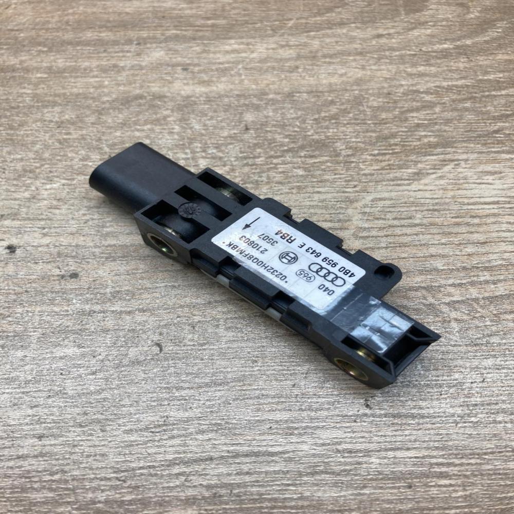 4B0959643E   Airbag deployment crash/impact sensor Audi A6 S6 C5 4B