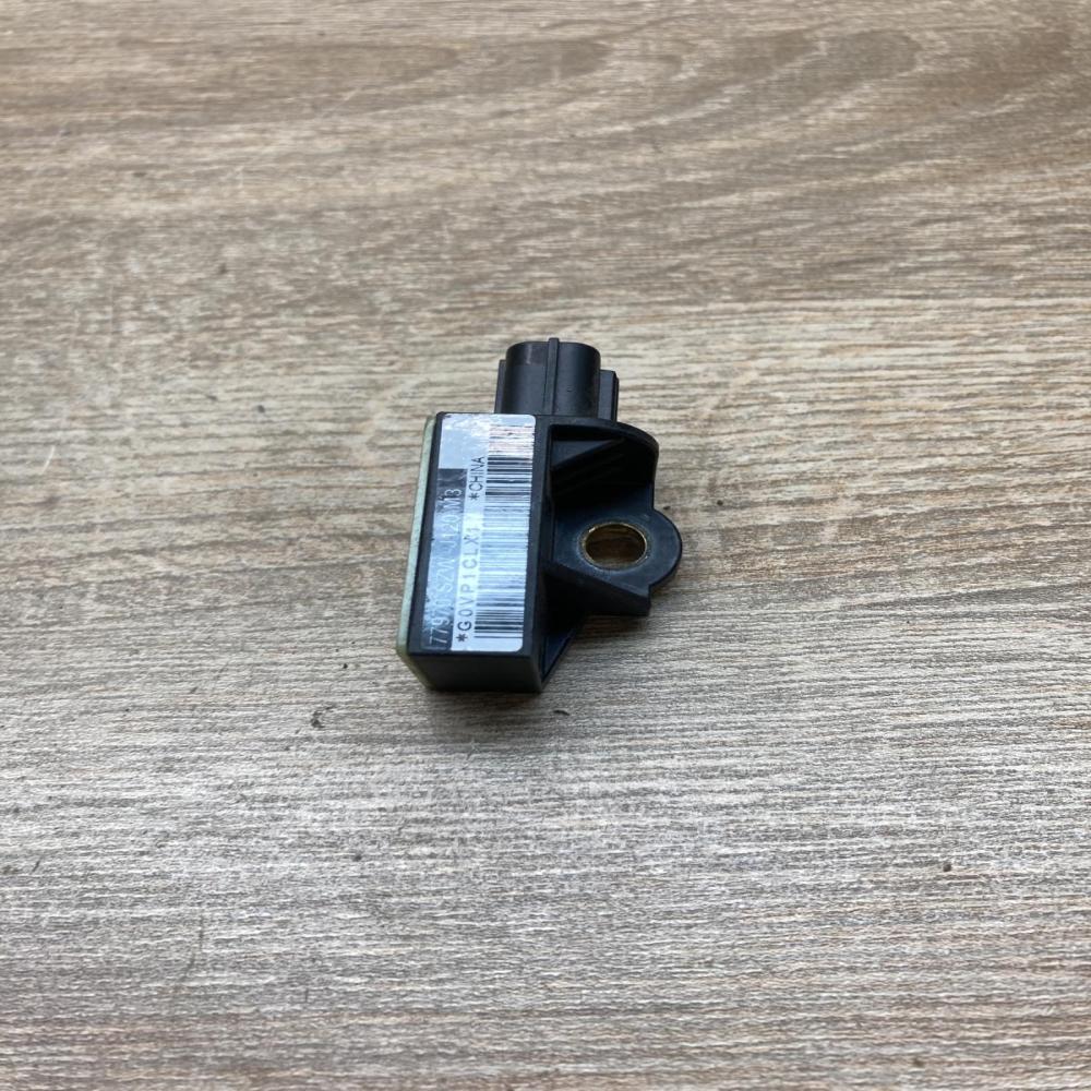 77970 SZW J120 M3   Airbag deployment crash/impact sensor Honda Jazz