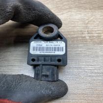 89174 05010   Airbag deployment crash/impact sensor Toyota Avensis T250