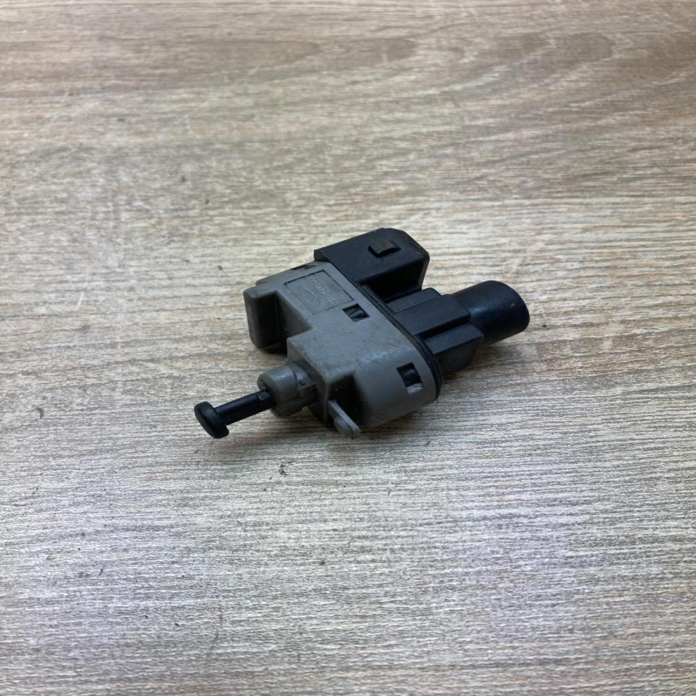 1S7T 13480 AA   Brake pedal sensor switch Ford Mondeo Mk III