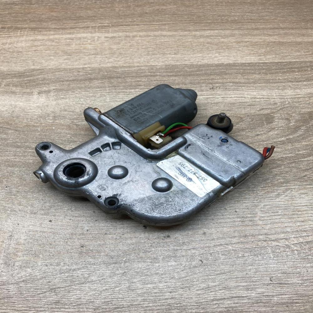 357877795 0130821812  Sunroof motor/actuator Volkswagen PASSAT B4