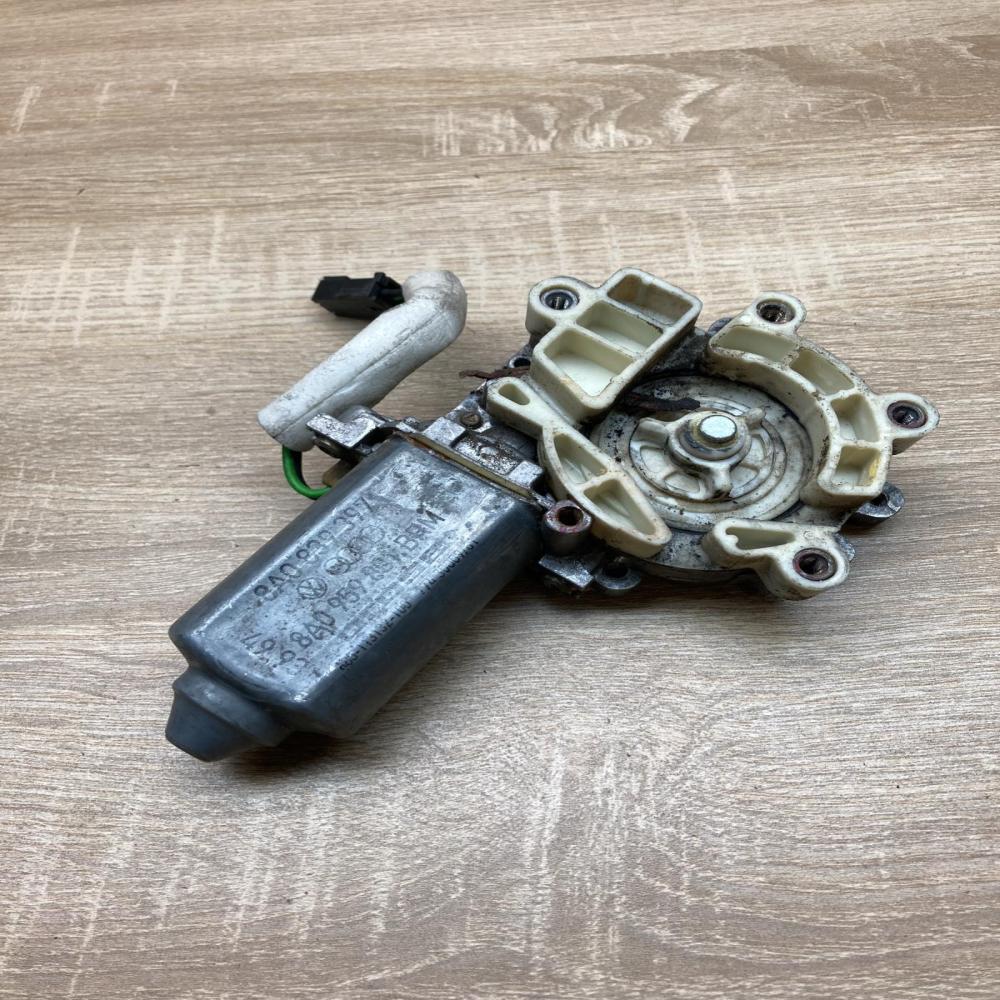 8A0839397 8A0959801  Rear door window regulator motor Audi 80 90 S2 B4