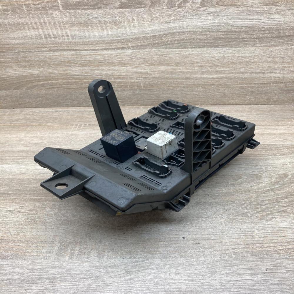 7703297506 7700821586  Fuse module Renault Laguna I