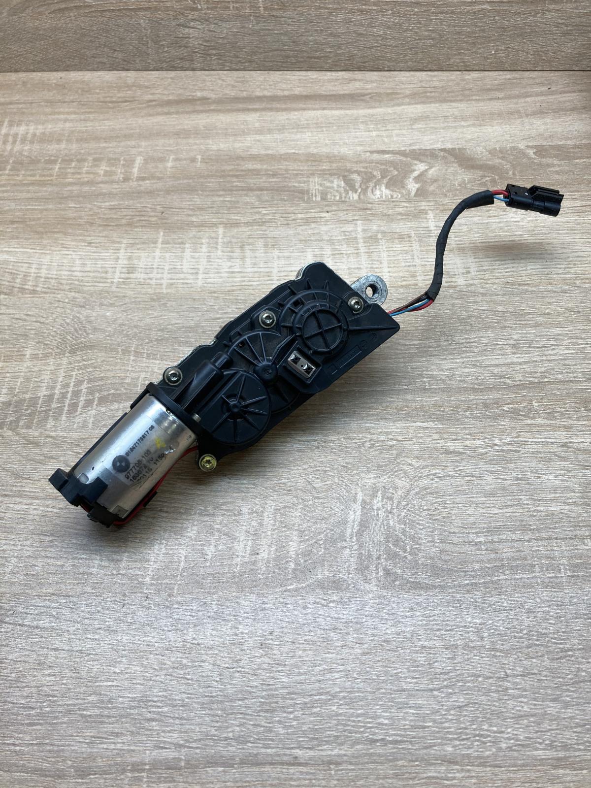 7175817 977706  Tailgate/trunk/boot lock/catch/latch BMW X5 E70