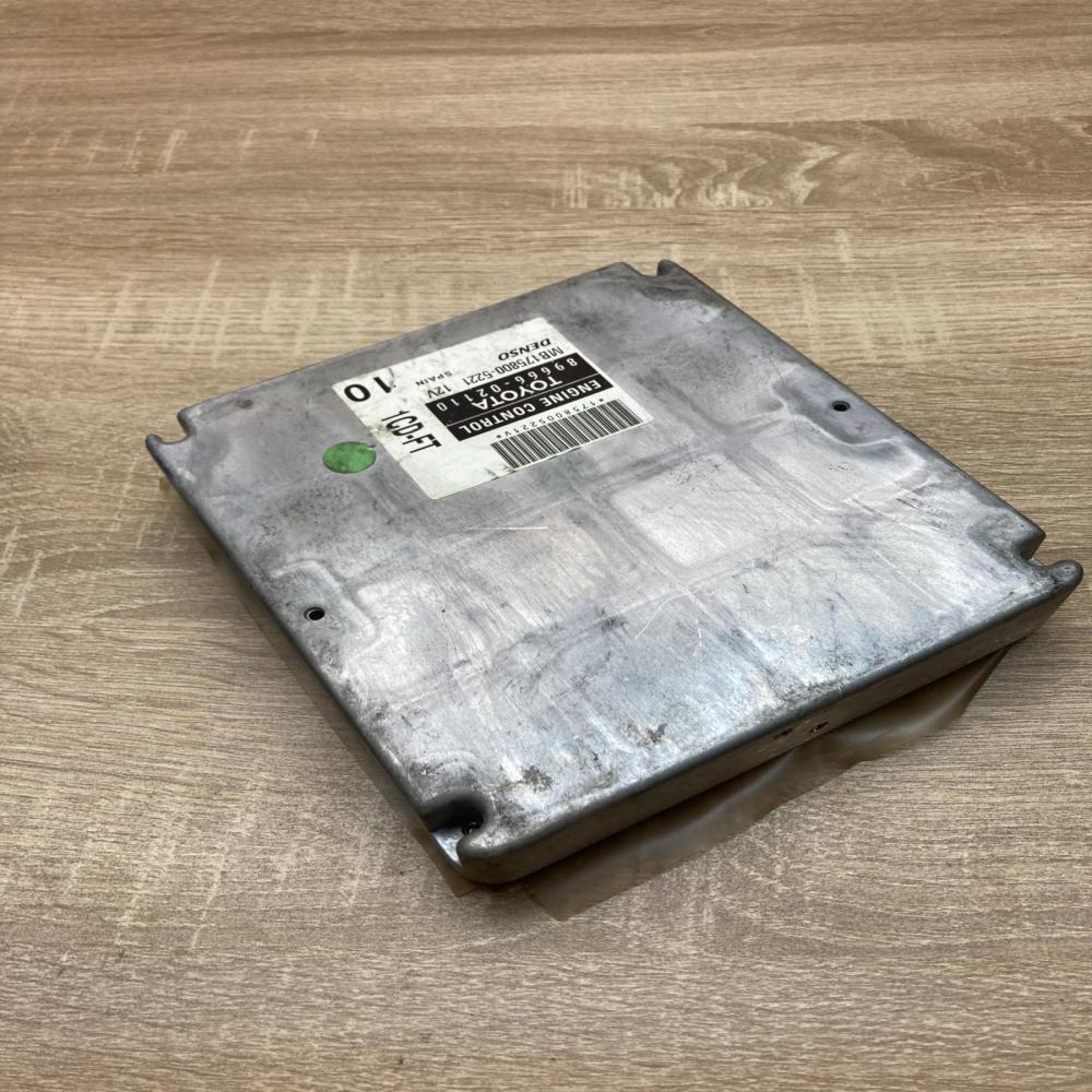 89666 02110 MB175800 5221  Engine control unit/module ECU Toyota Avensis T250