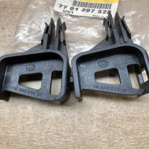 7701207528 160030363F  Radiator mount bracket Renault Laguna II