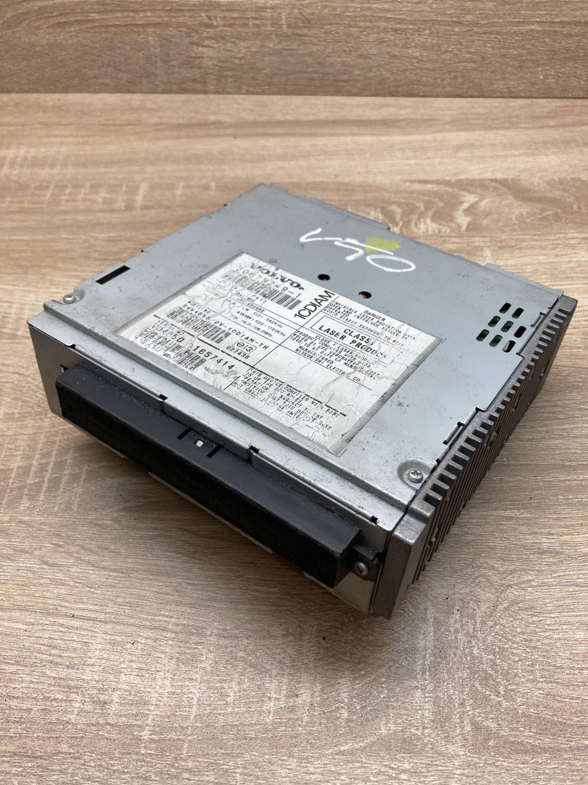 30679249 1657414  Radio/CD/DVD/GPS head unit Volvo V50