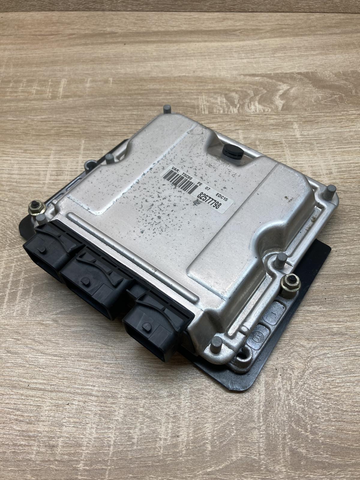 9647472780 0281011081  Engine control unit/module ECU Peugeot 307