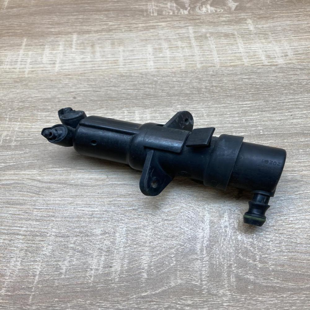 7001949 090105  Headlight washer spray nozzle BMW 7 E65 E66