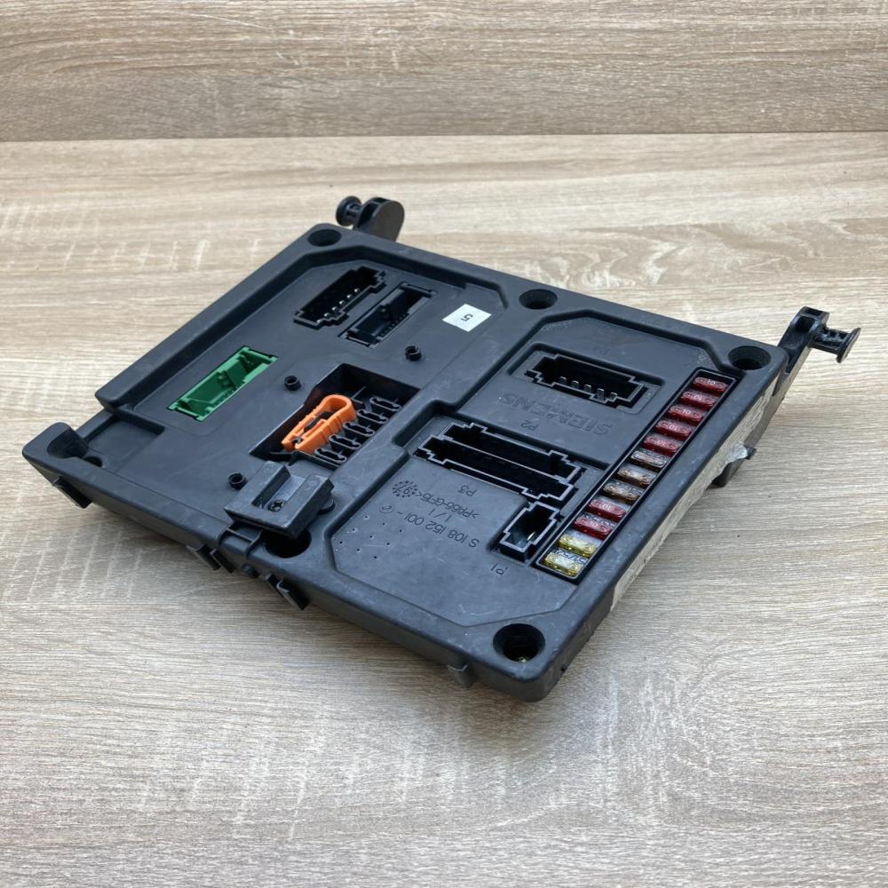 7MO962258F S108145300E  Fuse module Volkswagen Sharan