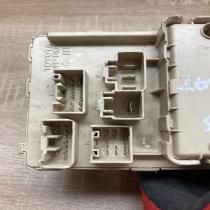 82641 05030 A 905771  Fuse module Toyota Avensis T250